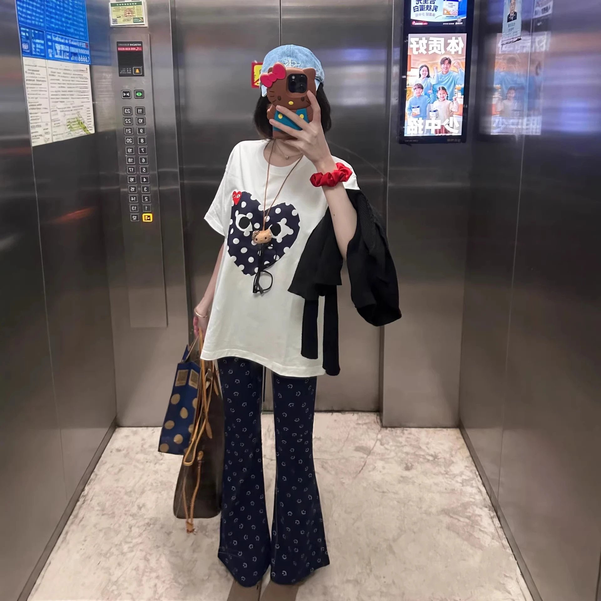 Unisex White Heart Print T-Shi