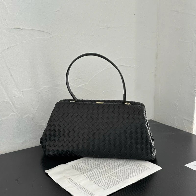 B High Quality Leather Handheld Bag