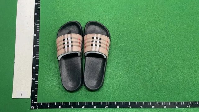 Burberry Slides: seller detail photo 3