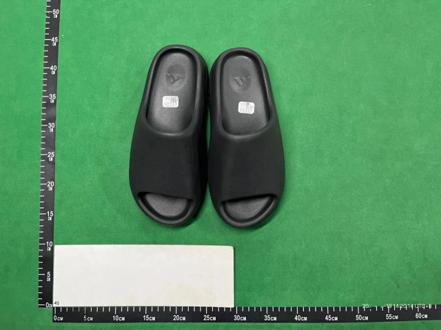 Adidas Yeezy Slides: seller detail photo 4