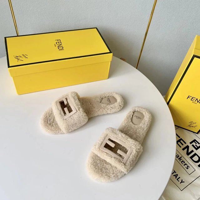 FENDI Baguette Slides: seller detail photo 5