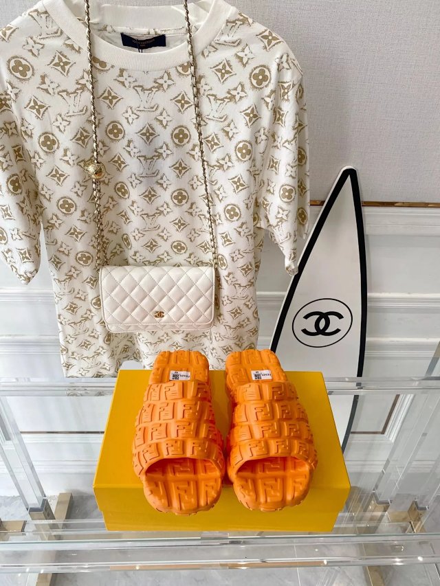 FENDI Baguette Slides: seller detail photo 9