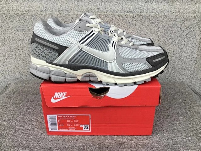 Nike Zoom Vomero 5 Sneakers: seller detail photo 1