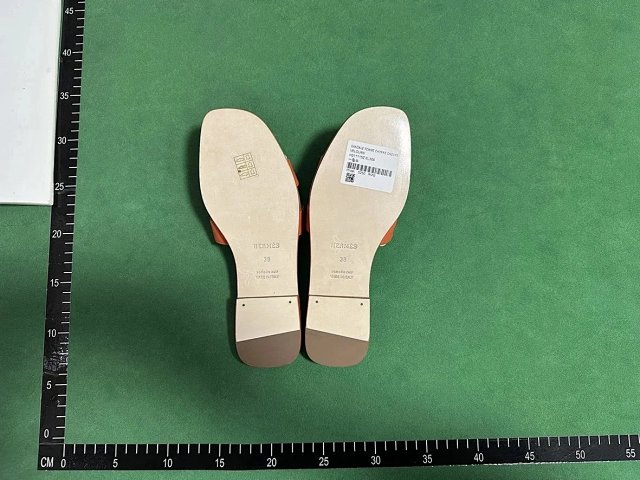 Hermès Slides: seller detail photo 4