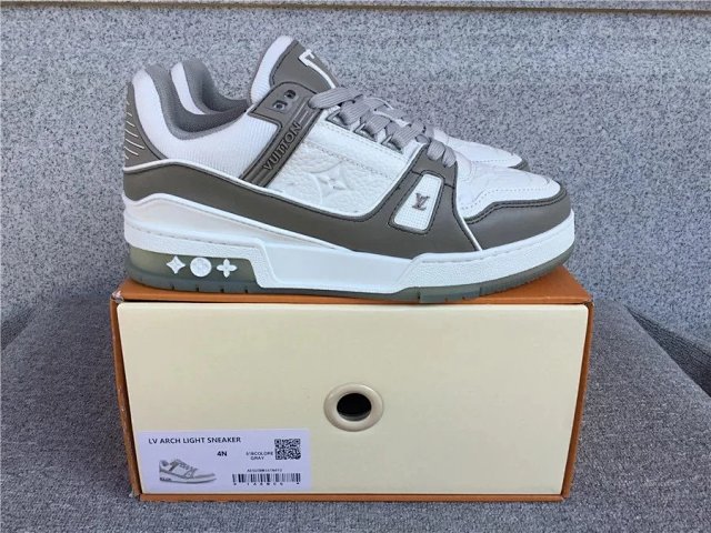 LV Louis Vuitton Trainer Shoes: seller detail photo 4