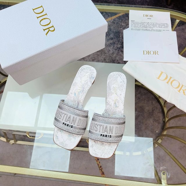 Dior Dway Slides: seller detail photo 3