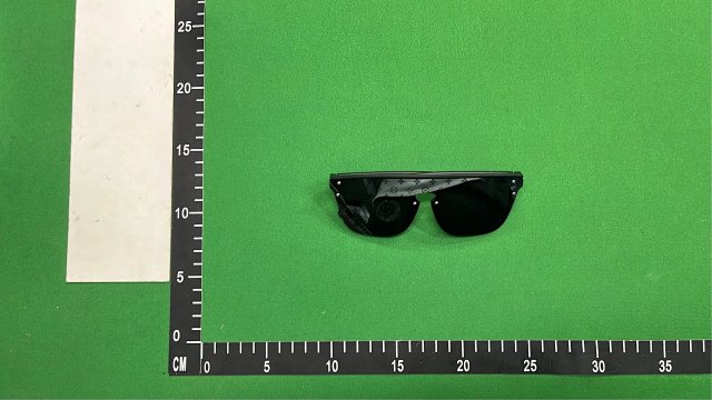 LV Louis Vuitton Sunglasses: seller detail photo 4