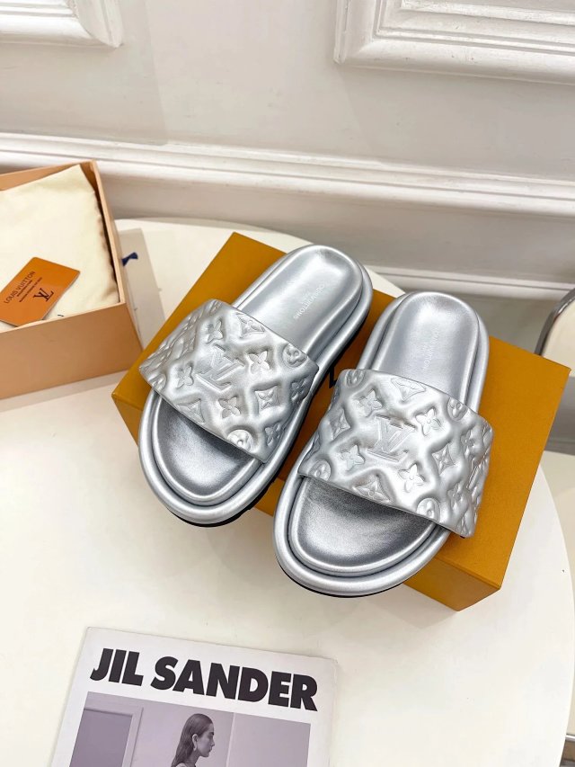 LV Louis Vuitton Slides: seller detail photo 4