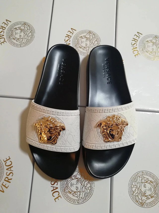 Versace Slides: seller detail photo 1