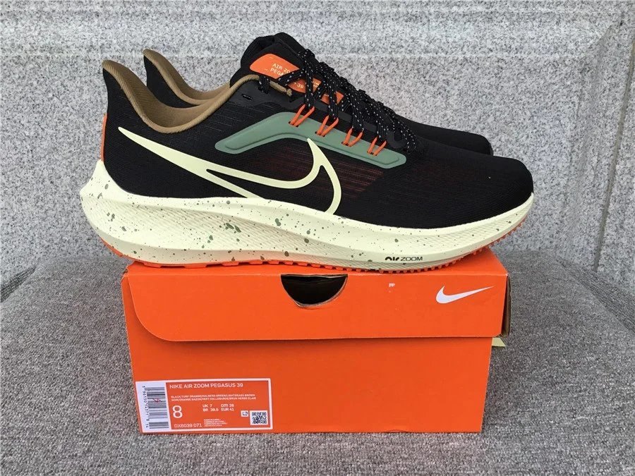 Nike Air Zoom Pegasus 39 Sneakers