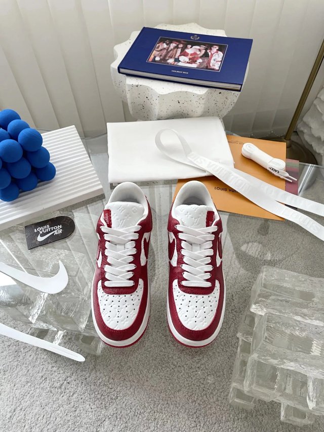 LV Louis Vuitton Run Away Sneakers: seller detail photo 13
