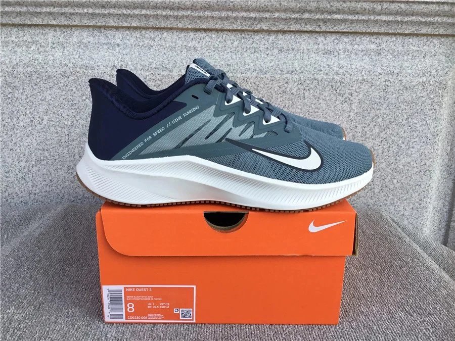 Nike Quest 3 Sneakers