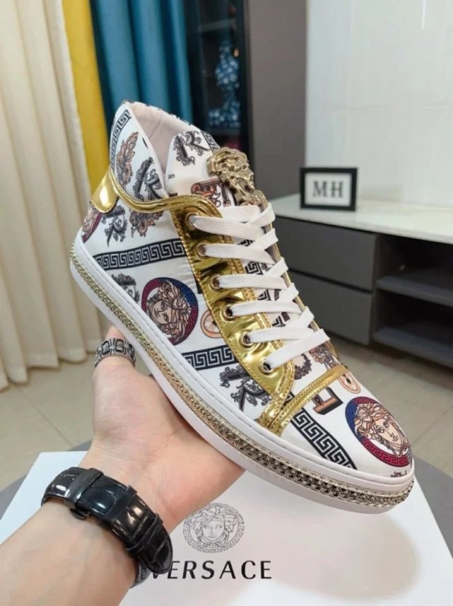 Versace Shoes: seller detail photo 1