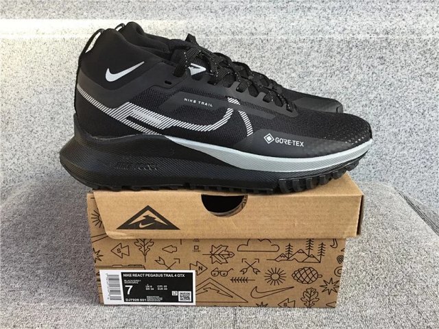 Nike Zoom Vomero 5 Sneakers: seller detail photo 12
