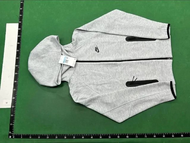 Nike Tech Suit: seller detail photo 3