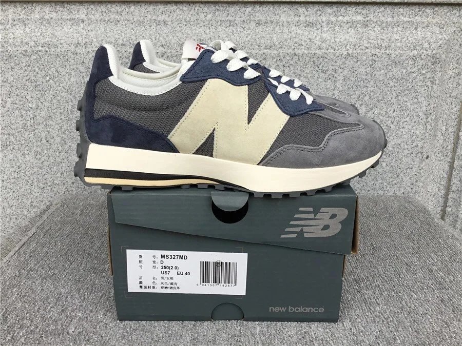 New Balance 327 Sneakers