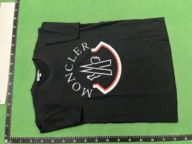 Moncler T-shirt TEE: seller detail photo 4