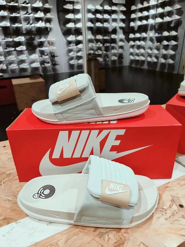 Adidas Slippers: seller detail photo 11
