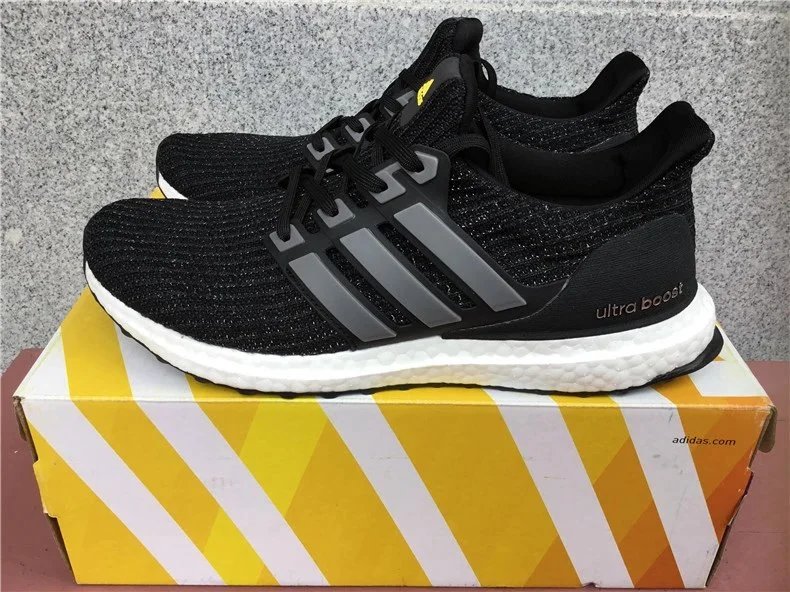 Adidas UltraBoost Sneakers — Buty