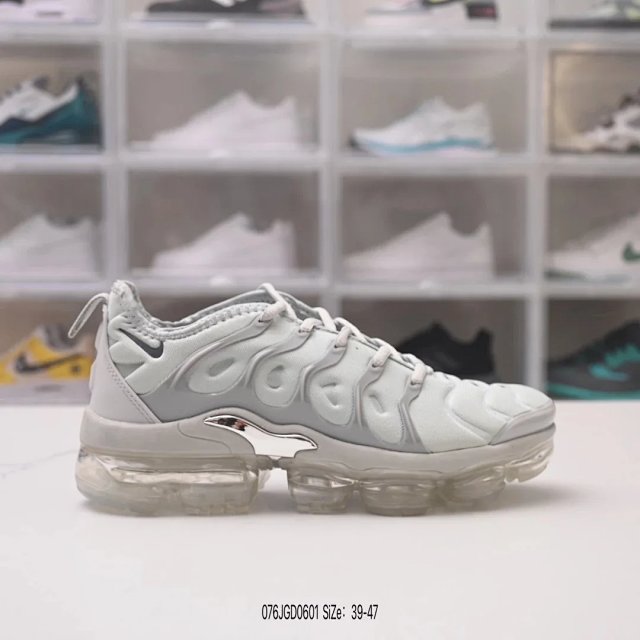 Nike Vapormax Plus Shoes: seller detail photo 1