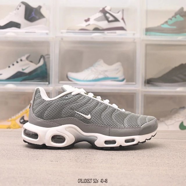 Nike Vapormax Plus Shoes: seller detail photo 5