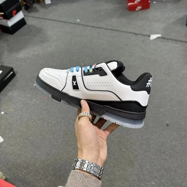 LV Louis Vuitton Trainer Shoes: seller detail photo 1