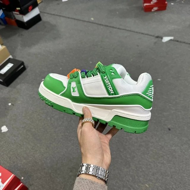 LV Louis Vuitton Trainer Shoes: seller detail photo 3