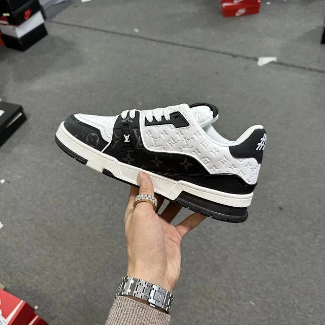 LV Louis Vuitton Trainer Shoes: seller detail photo 11
