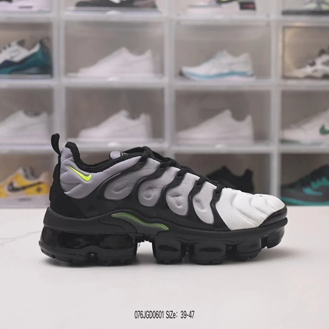 Nike Vapormax Plus Shoes: seller detail photo 2