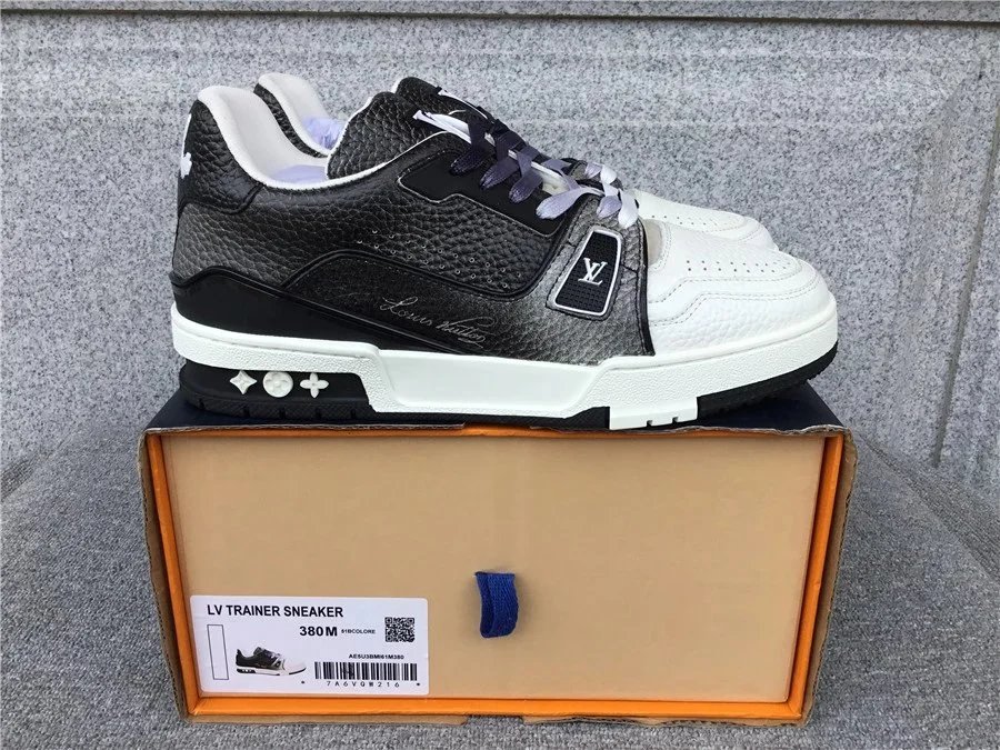 Louis Vuitton Trainer Shoes — Buty