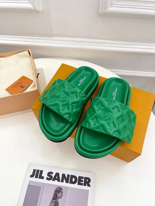 LV Louis Vuitton Slides: seller detail photo 5