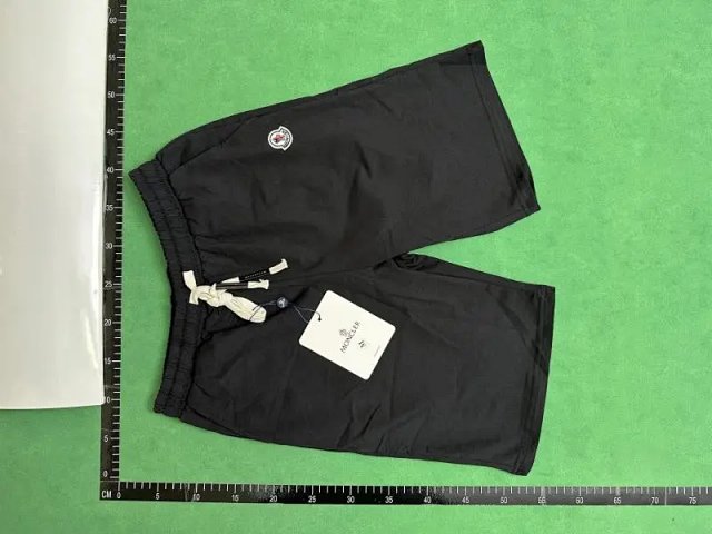 Moncler shorts: seller detail photo 3