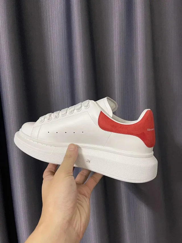 Alexander McQueen Sneakers Oversized low-top with contrast heel tabs product detail image 13