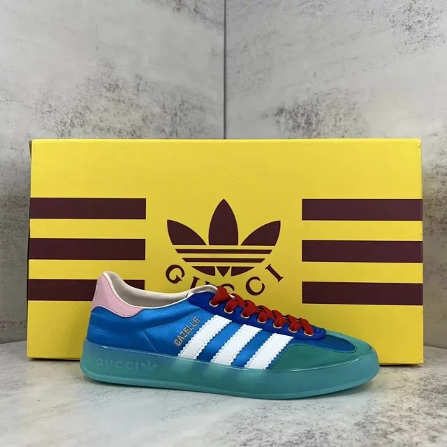 Gucci Sneakers Gazelle low-top three-stripe product detail image 13