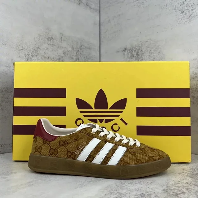 Gucci Sneakers Gazelle low-top three-stripe product detail image 11