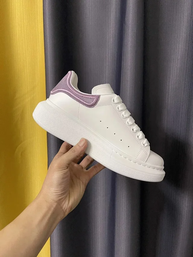 Alexander McQueen Sneakers Oversized low-top with contrast heel tabs product detail image 11