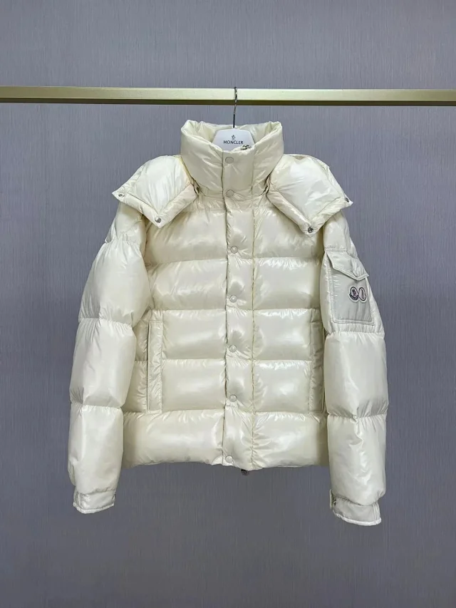 Moncler Down Jackets Shiny quilted puffer styles product detail image 12