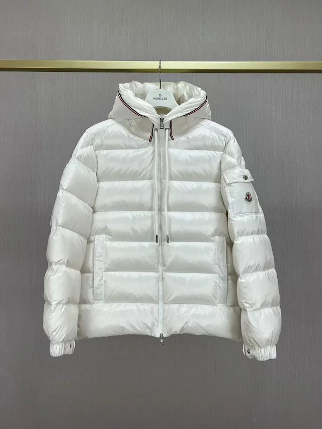 Moncler Down Jackets Shiny quilted puffer styles product detail image 8