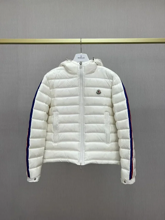 Moncler Down Jackets Shiny quilted puffer styles product detail image 13