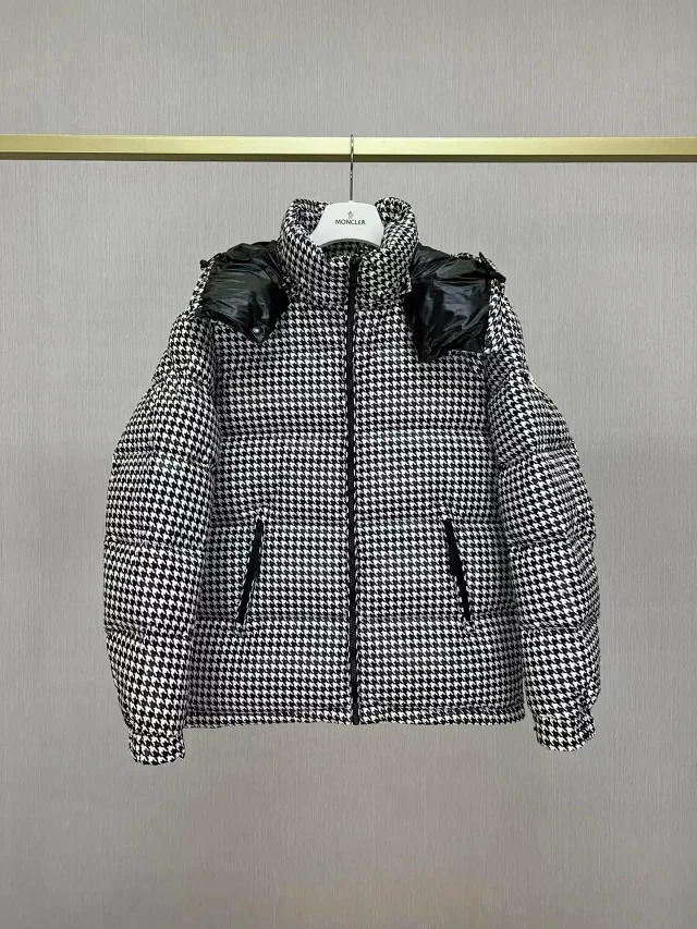 Moncler Down Jackets Shiny quilted puffer styles product detail image 14