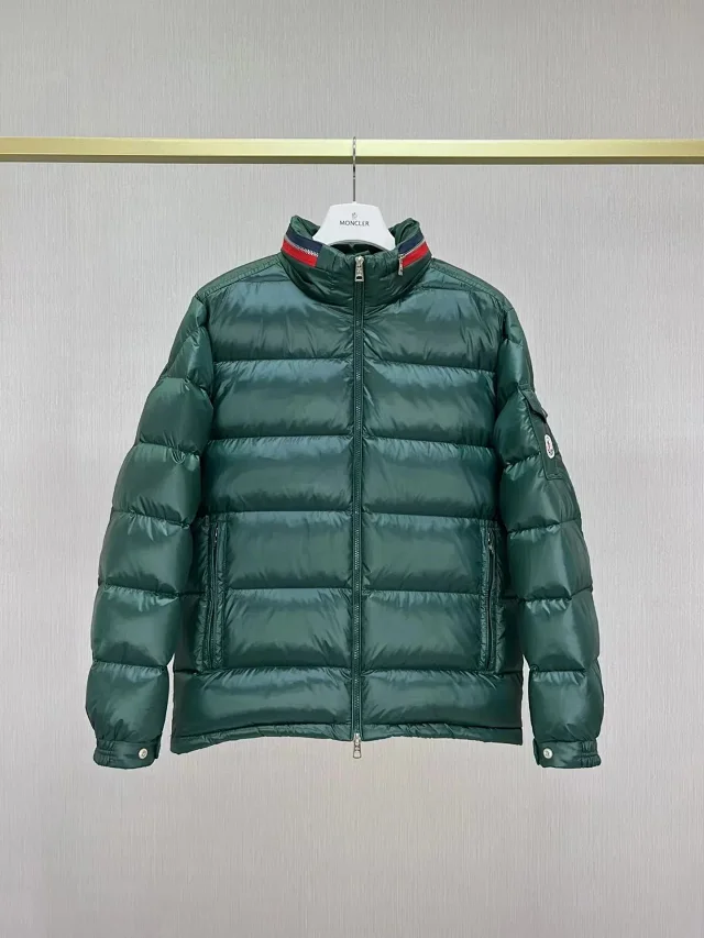 Moncler Down Jackets Shiny quilted puffer styles product detail image 9