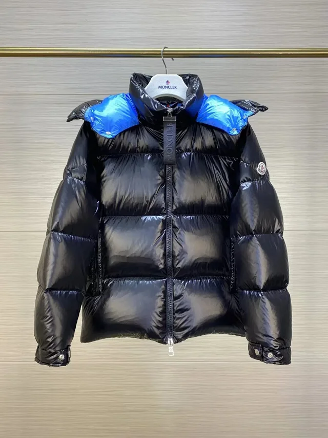 Moncler Down Jackets Shiny quilted puffer styles product detail image 1