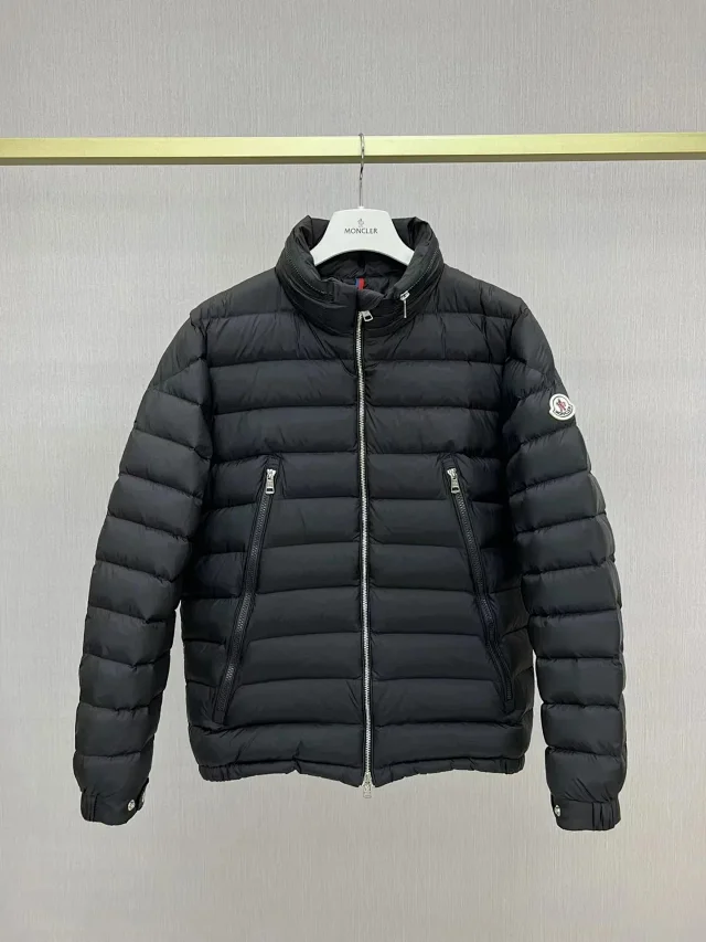 Moncler Down Jackets Shiny quilted puffer styles product detail image 3