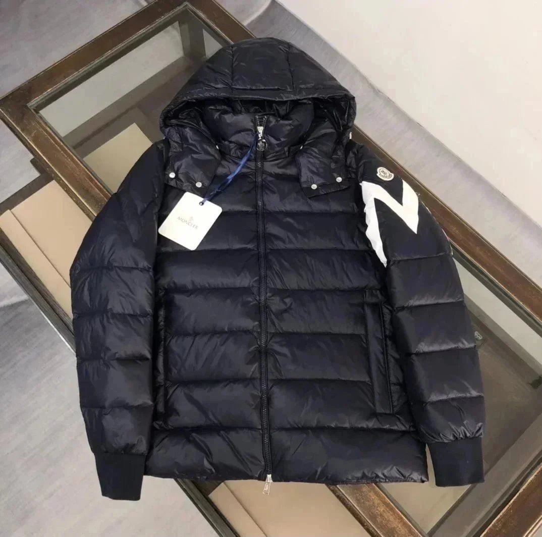 Moncler Diamond Quilted Hooded Down Jacket Black - 9