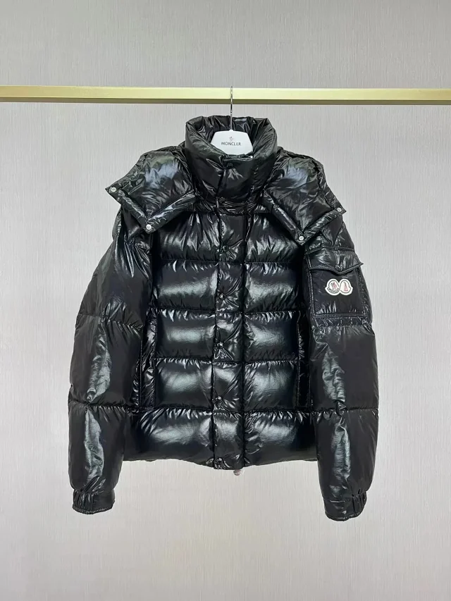 Moncler Down Jackets Shiny quilted puffer styles product detail image 11