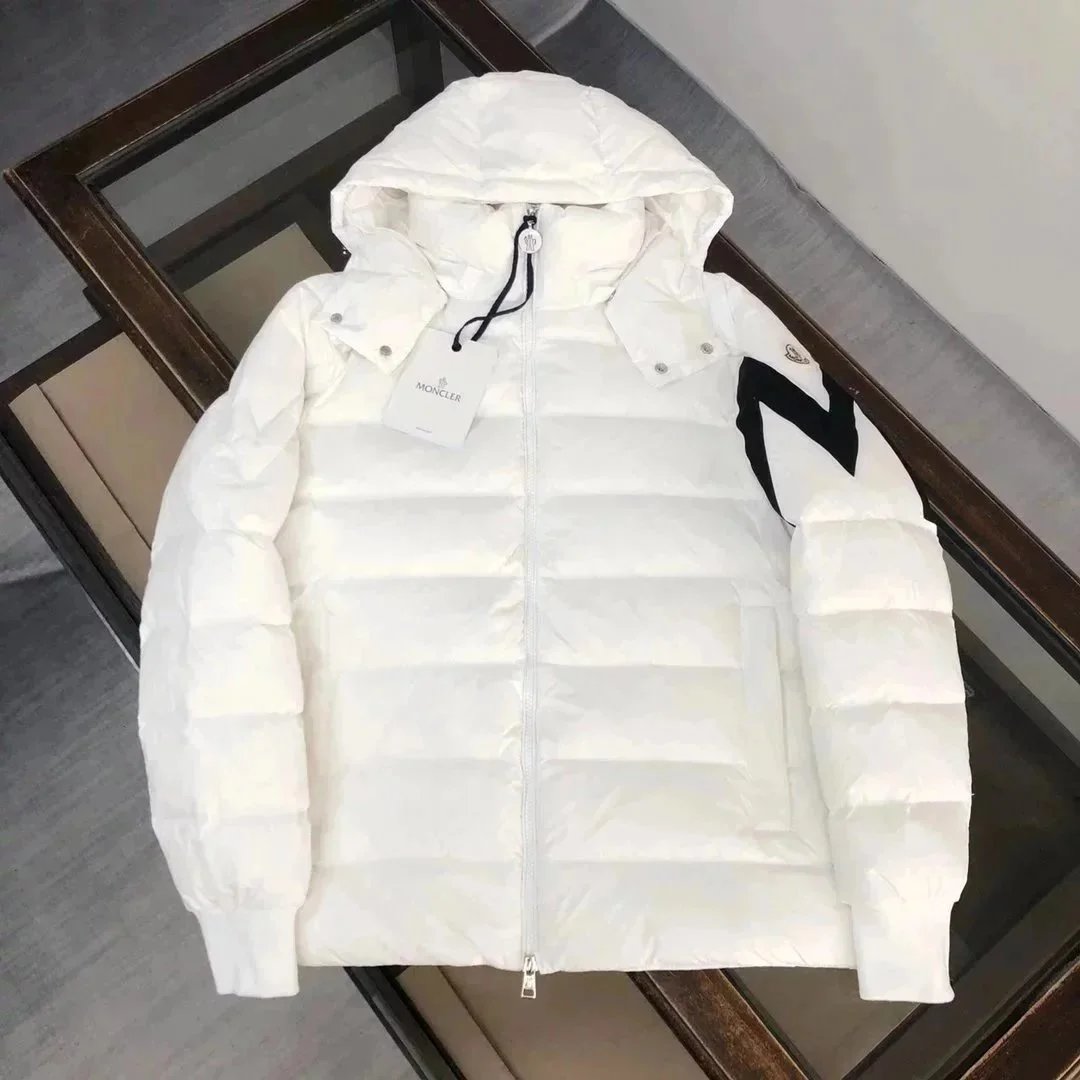 Moncler Diamond Quilted Hooded Down Jacket Black - 10