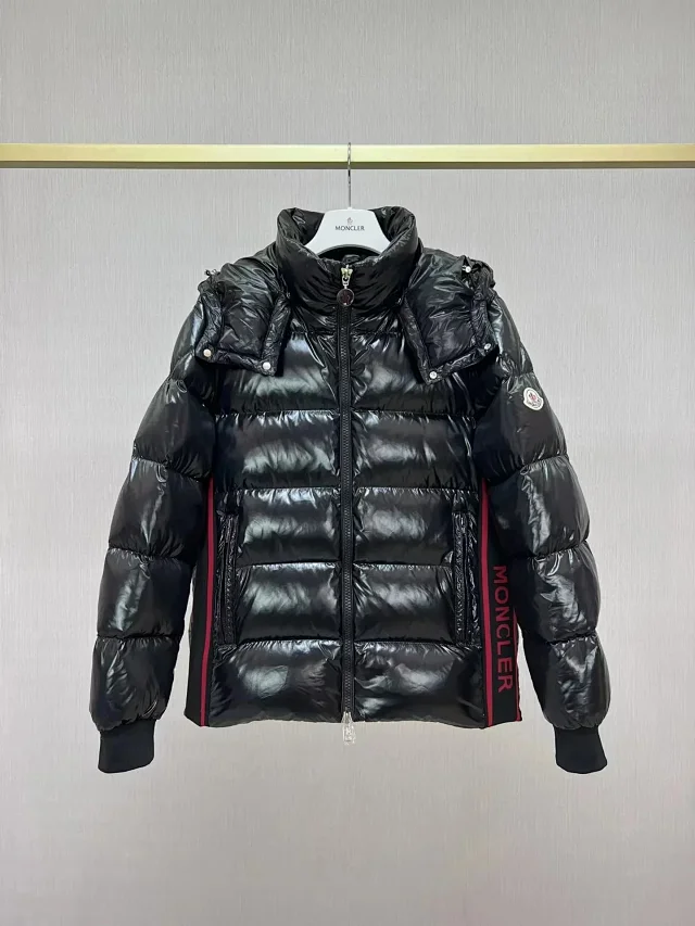 Moncler Down Jackets Shiny quilted puffer styles product detail image 10