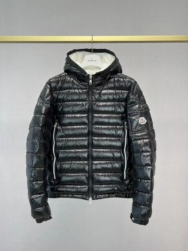 Moncler Down Jackets Shiny quilted puffer styles product detail image 4