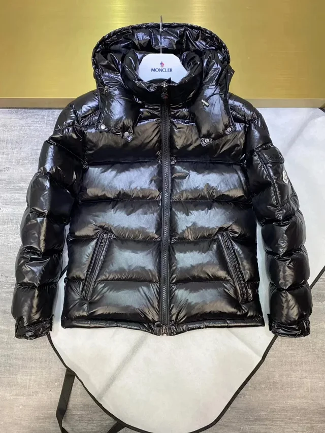Moncler Down Jackets Shiny quilted puffer styles product detail image 5