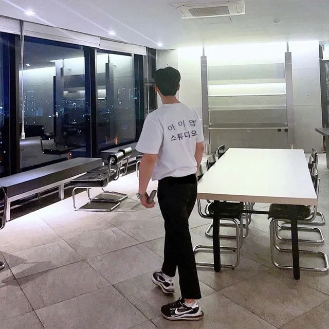 IAB Studio T-Shirts Seoul Logo Print product detail image 9